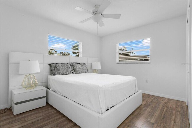 Building Photo - 8644 Sandberry Blvd
