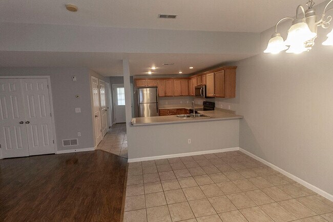 Building Photo - 1945 Center St