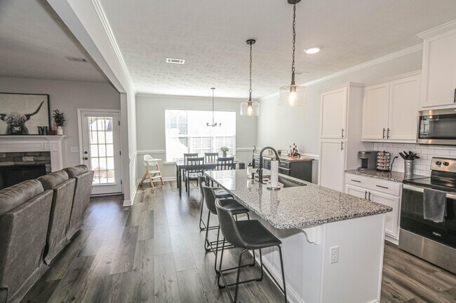 Building Photo - 550 Jensen Ln