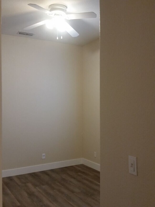 Building Photo - Spacious 4-Bedroom Home in a Great Neighborhood!