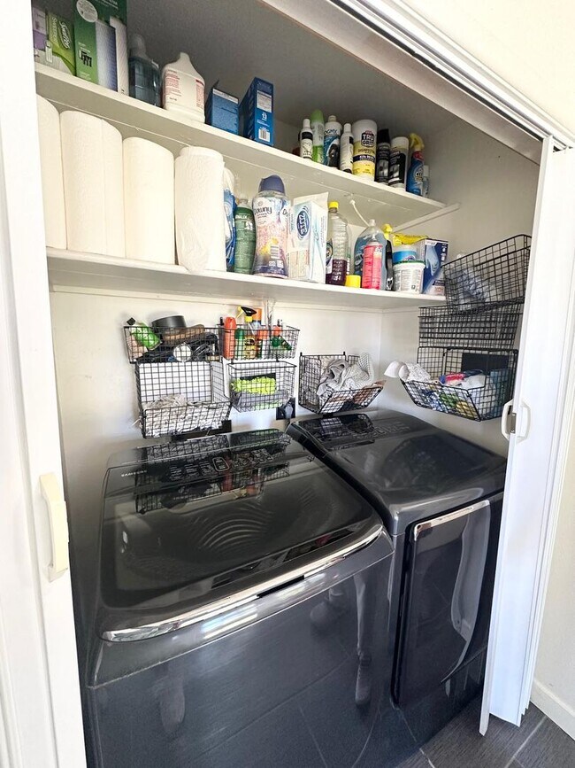 Building Photo - 3 Bed 1.5 Bath Ready to Rent ASAP!