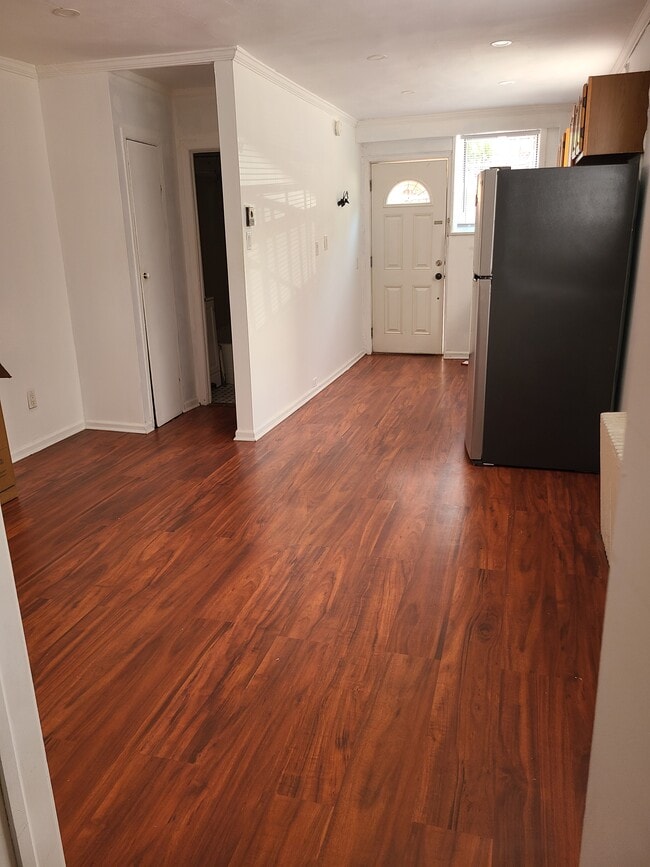 Building Photo - 708 Avenue Y