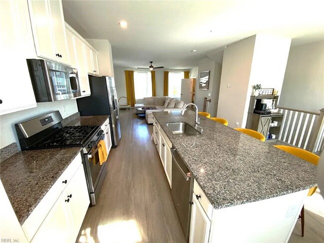 Building Photo - 1011 Gabion Wy