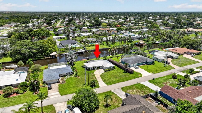 Building Photo - 416 SE Naranja Ave