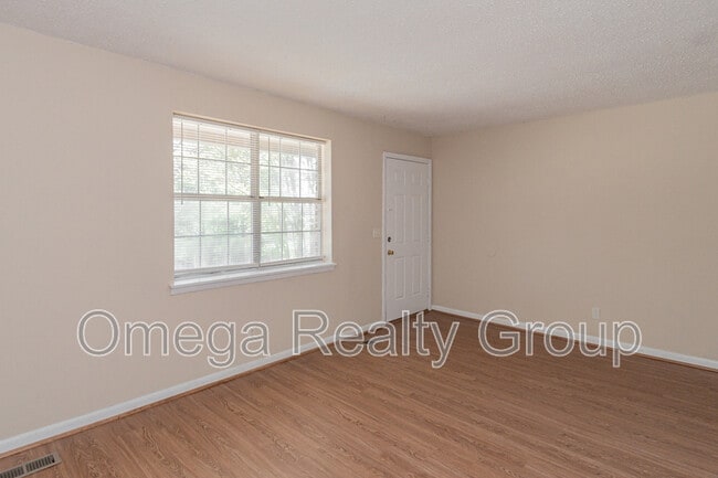 Building Photo - 213 Ashley Dr