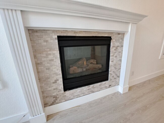 Building Photo - Stunning Home is Tastefully Done & Move In...