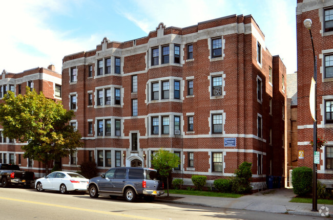 Building Photo - 209 Elmwood Ave