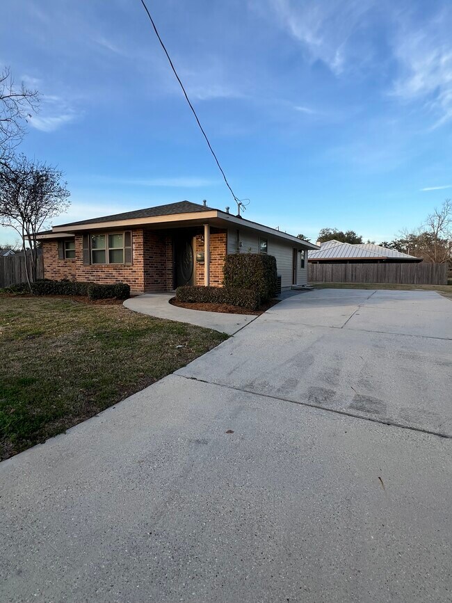 Building Photo - 202 Avenue A