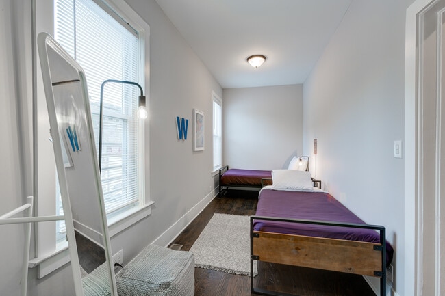 Building Photo - 1148 W Addison St