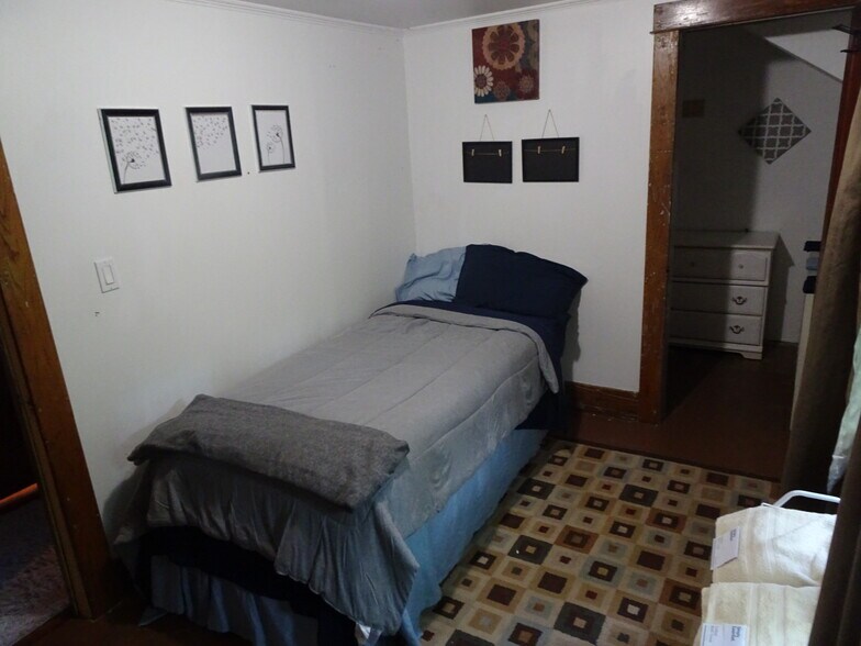 Building Photo - 718 Cliff St