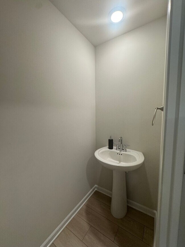 Building Photo - Statesville Rental: New 3BR Home w/ Pool Access & High-Speed Internet