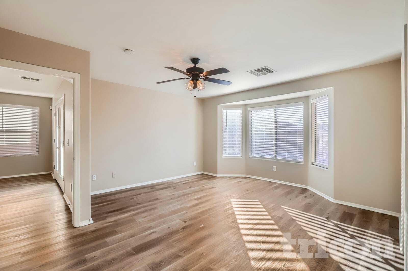 Building Photo - 25841 W Valley View Dr