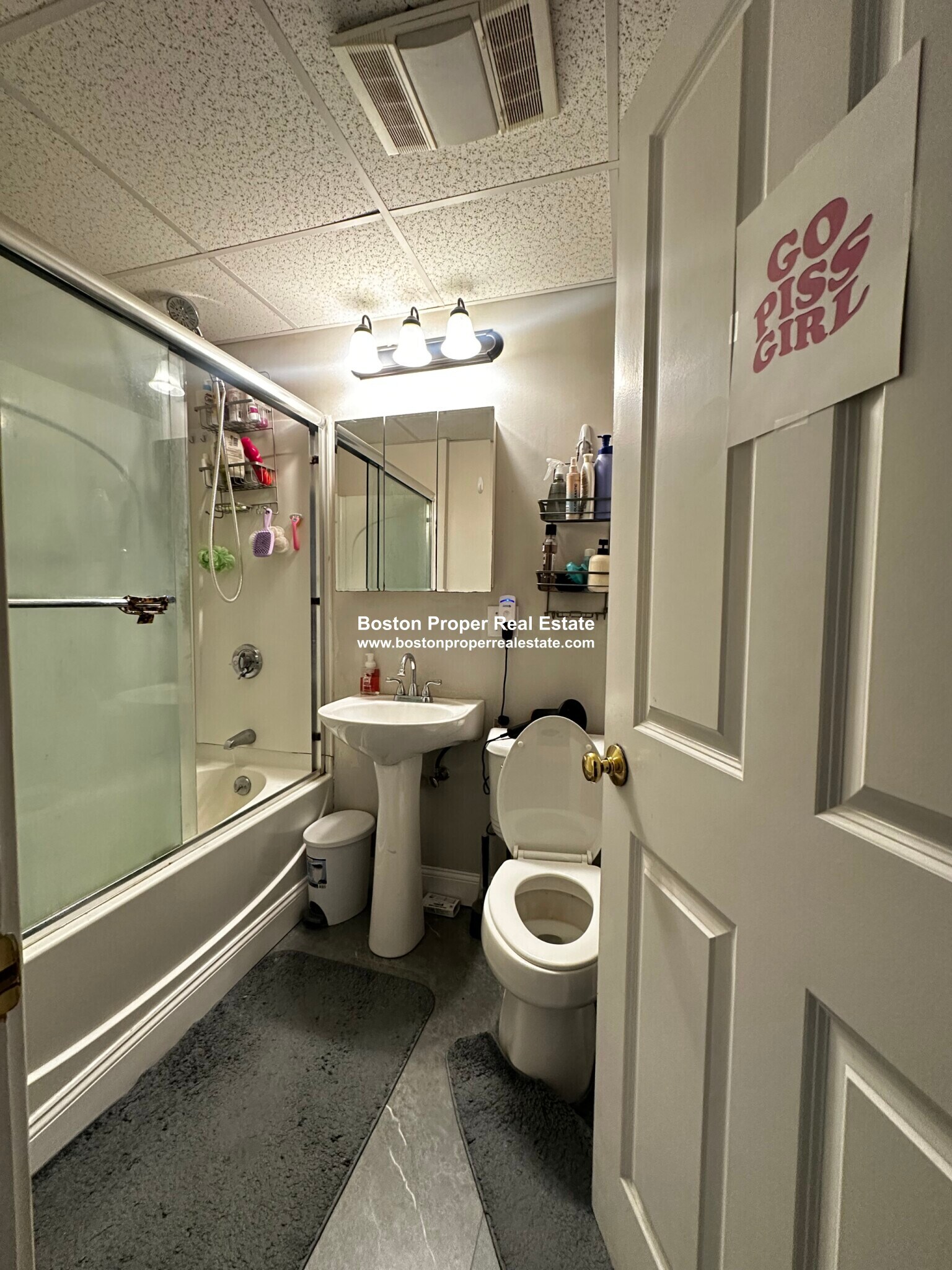 Building Photo - 61 Park Dr