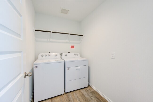 Building Photo - 2913 Misty Elm Ln