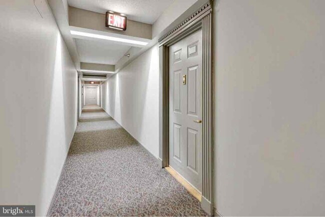 Building Photo - 900 N Stafford St