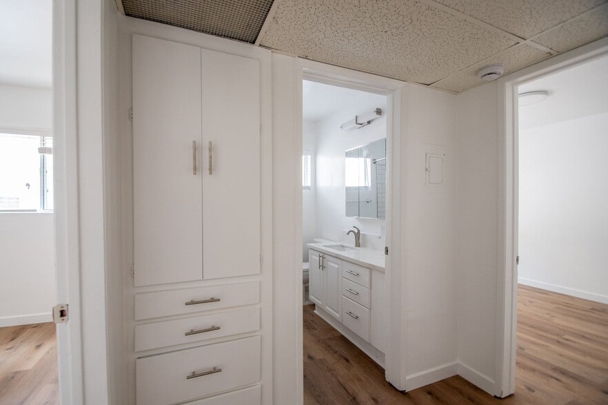 Building Photo - 14706 Dickens St