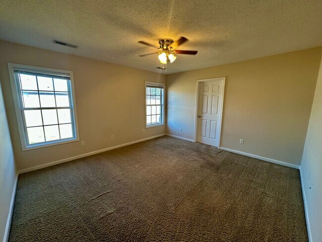 Building Photo - 3760 Vinca St
