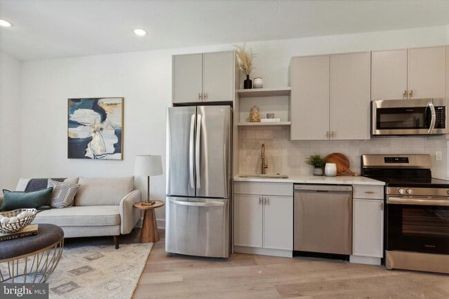 Building Photo - 367 W Hortter St