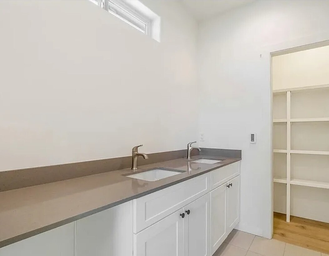The bathroom has a heated floor, which is very convenient and comfortable. - 427 2nd Ave SE