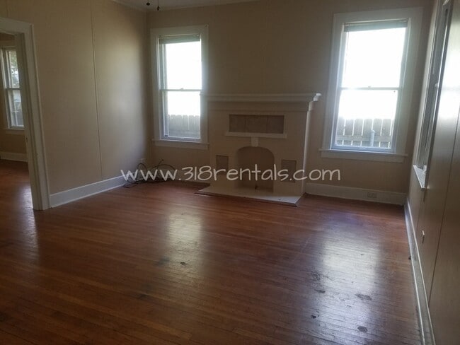 Building Photo - Great Highland home available!