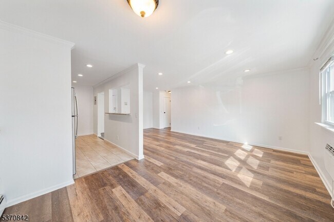 Building Photo - 300 W Munsell Ave