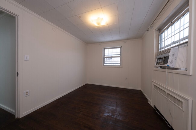 Building Photo - 956 Jefferson Dr