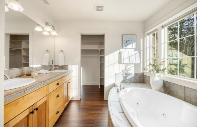 Building Photo - Spacious Happy Valley 4 Bedroom + Office Home with Valley Views, 3-Car Garage & Entertainer’s Bac...