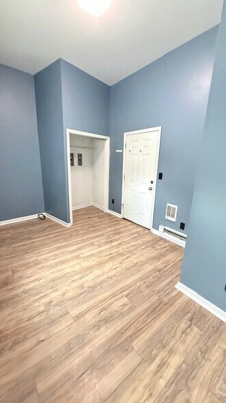 Building Photo - 12 Tyler St