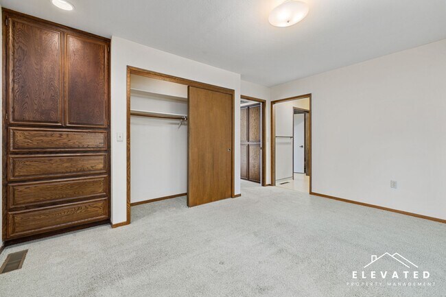 Building Photo - 2609 Fir Park Way