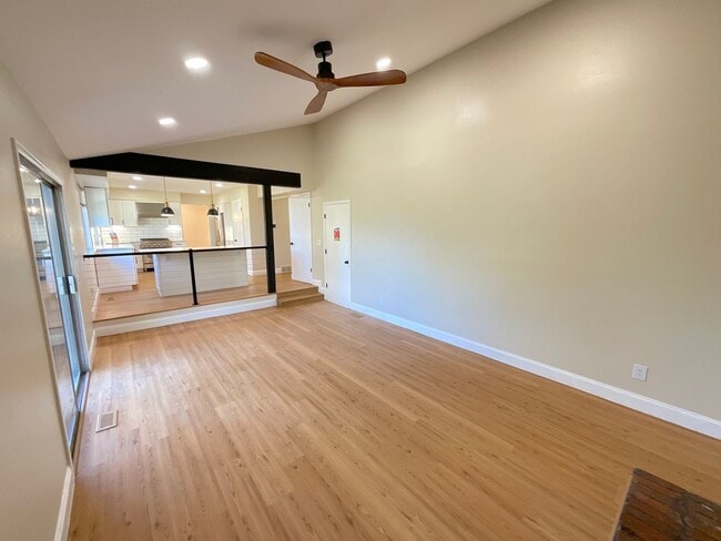 Building Photo - 4 Bedroom Home Available Near E Cheyenne M...