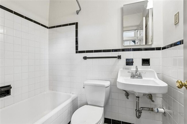 Building Photo - 629 Royal St