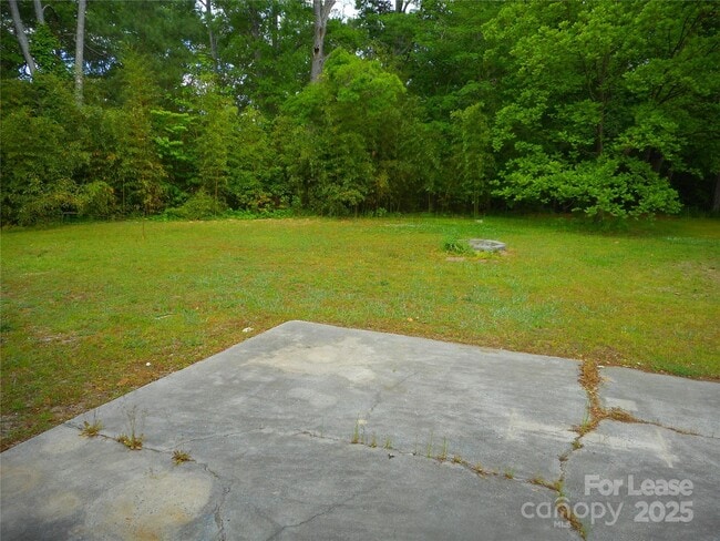 Building Photo - 733 Catawba Cir N