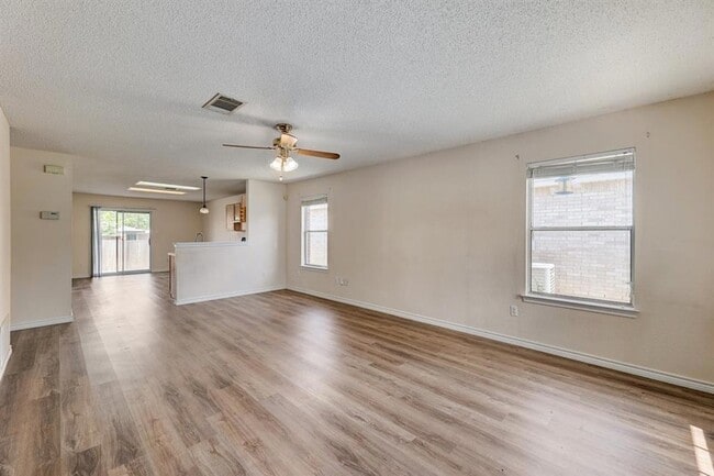 Building Photo - 2101 Parksville Way