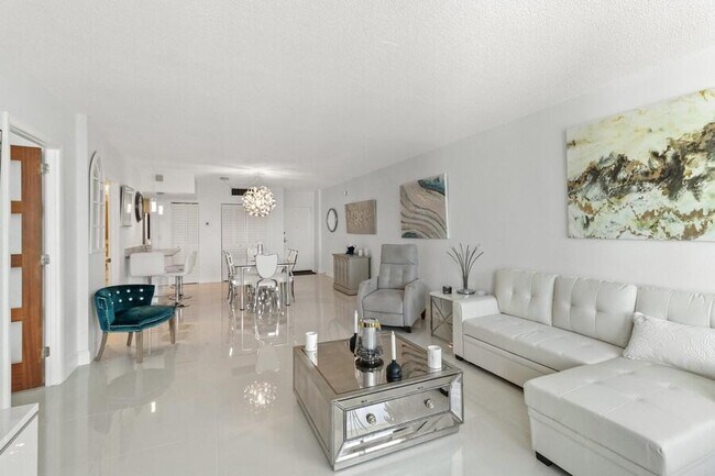 Building Photo - 3450 S Ocean Blvd
