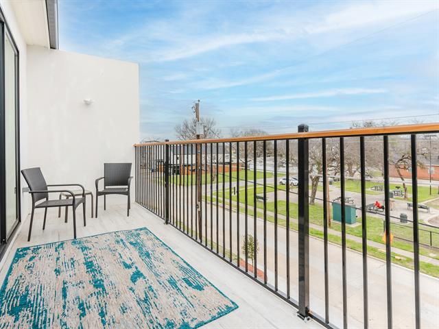 Building Photo - 909 Bayonne St