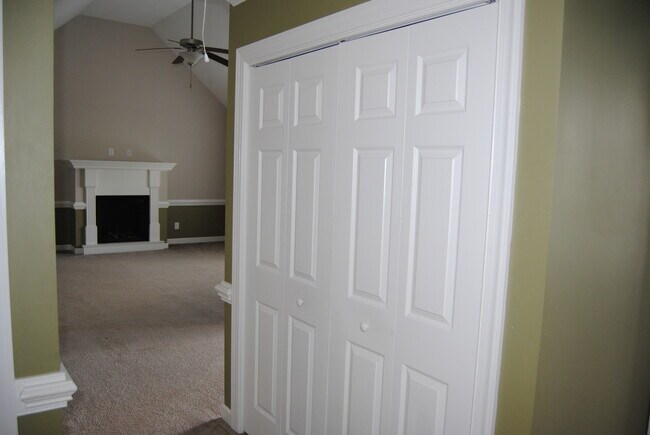 Building Photo - 105 Tillage Pl