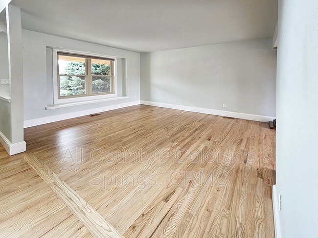Building Photo - 2615 Helmsdale Dr