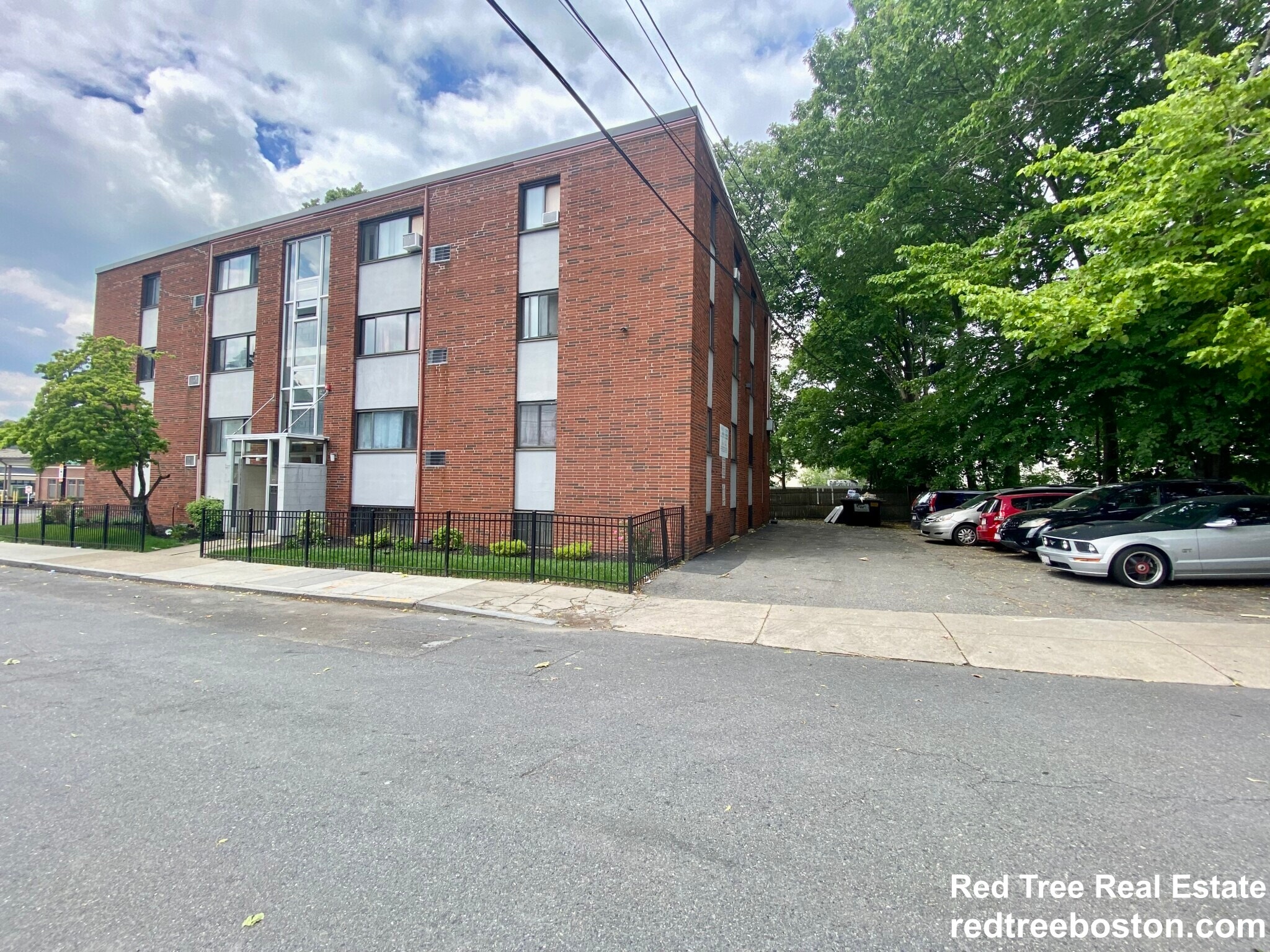 Building Photo - 837 River St