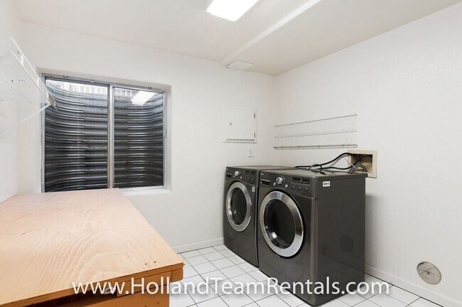 Building Photo - Large Home in Stonegate!