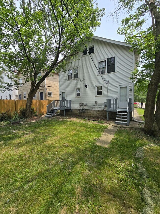 Building Photo - 1091-1093 SOUTH CHAMPION AVENUE