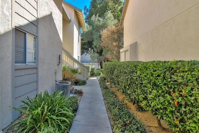 Building Photo - Wow! What a Great Home! Available Now!