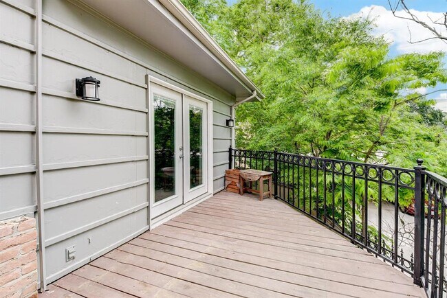 Building Photo - 6306 Riverview Way