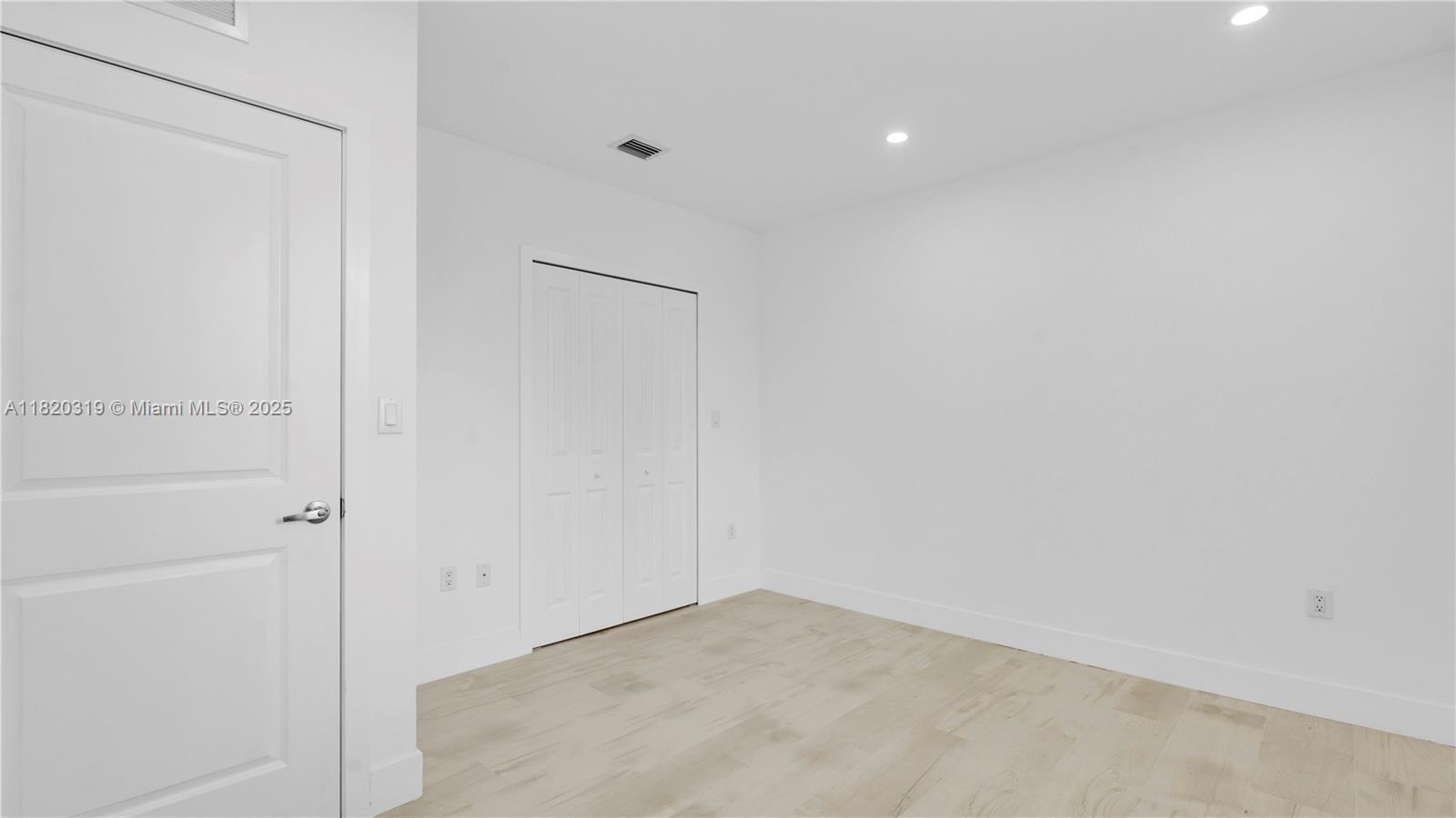 Building Photo - 3823 Thomas Ave