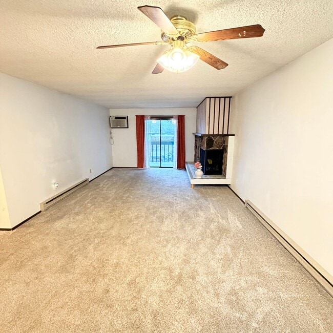 Building Photo - 2121 E Upriver Dr