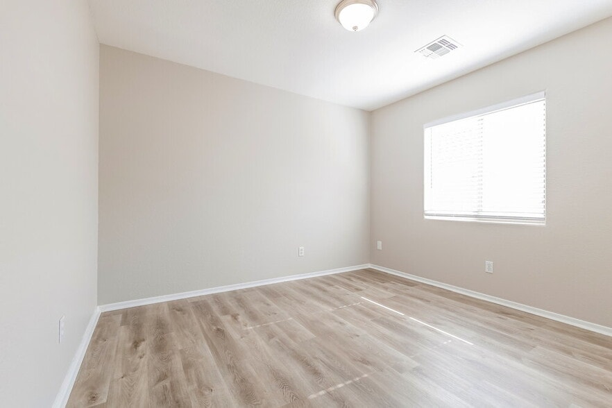 Building Photo - 3834 E Longhorn Dr