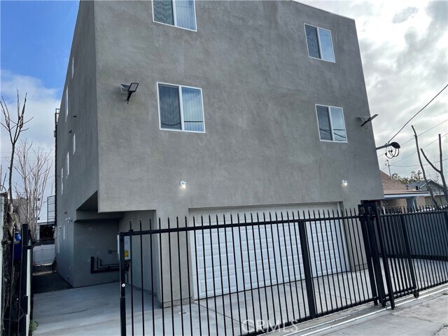 Primary Photo - 1432 E 20th St