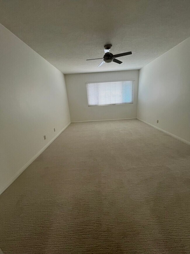 Building Photo - FANTASTIC CONDO IN THE HEART OF BELMONT SH...