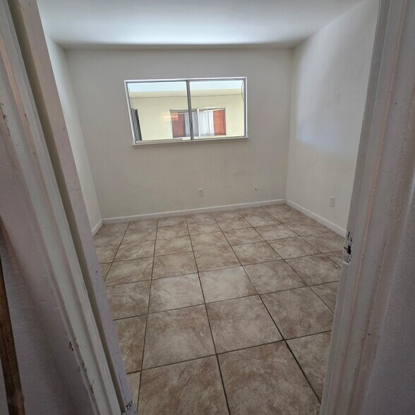Building Photo - 3111 W Caldwell Ave