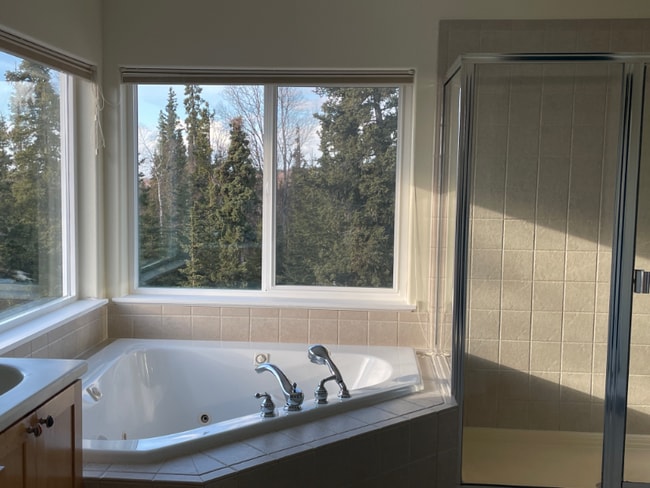 Building Photo - 15920 Sunset Bend Cir