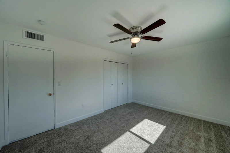 Building Photo - 11832 N Balboa Dr